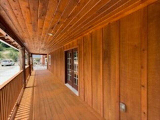 Building Photo - Spacious 4BR Home Near Sacheen & Davis Lake