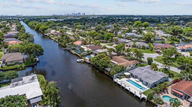 Building Photo - 2001 NW 36th St