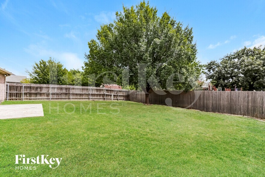 Building Photo - 312 Camp Creek Dr