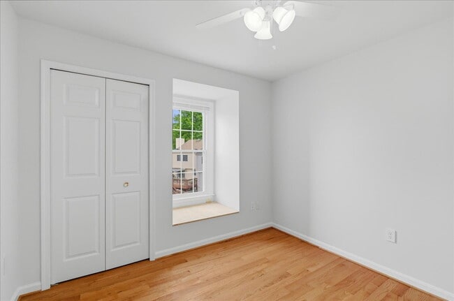Building Photo - Welcome home to this beautifully updated and move-in-ready 3-bedroom, 3.5-bath townhouse