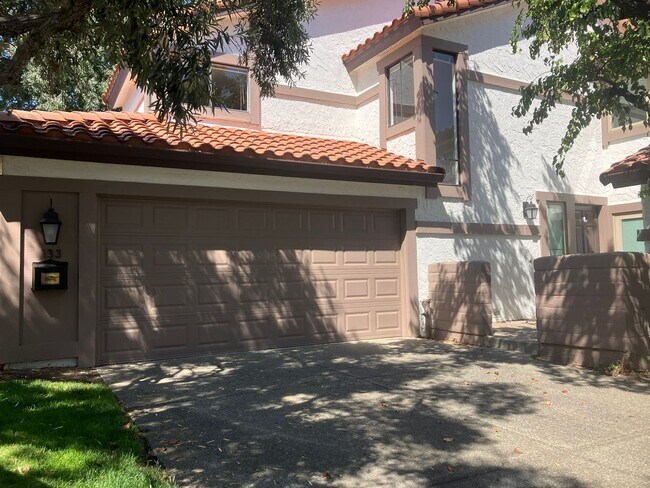 Building Photo - 133 El Olivar