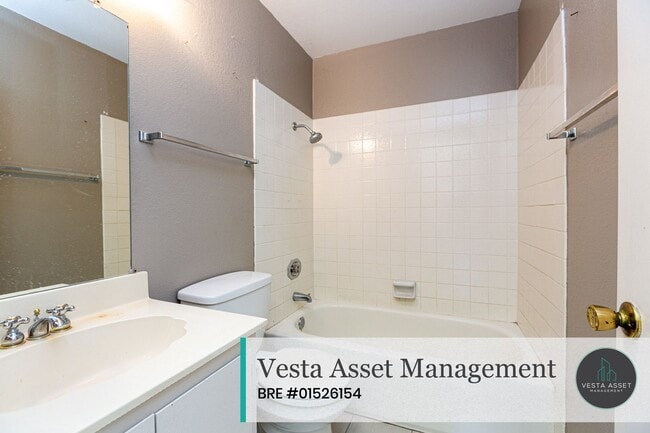 Building Photo - 403 Valley Run