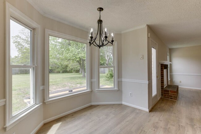 Building Photo - 1121 Nipigon Ct