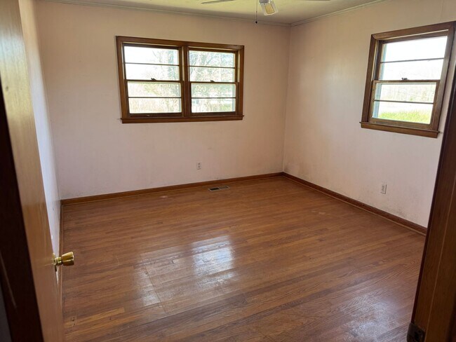 Building Photo - 3 Bedroom 1 Bathroom Home located in Greene County, TN