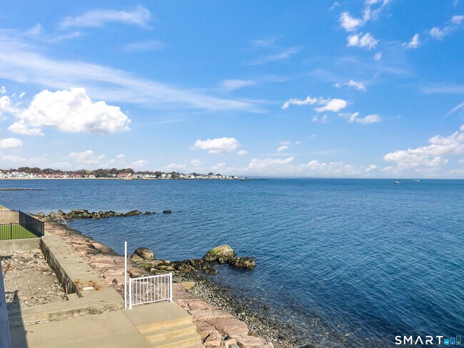 Building Photo - 41 Hillside Ave