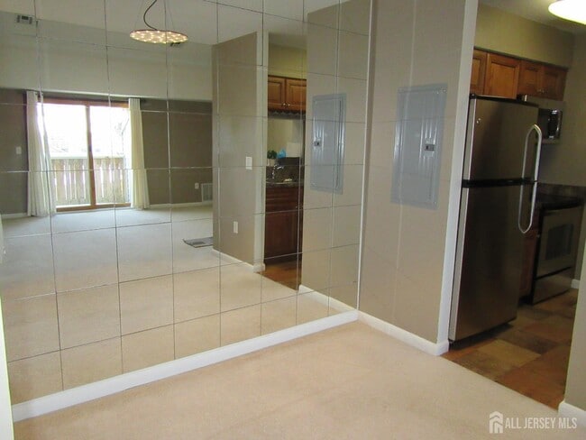 Building Photo - 1608 Ravens Crest Dr