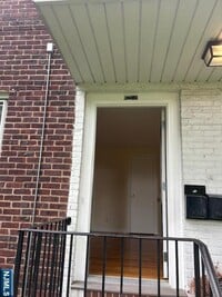 Building Photo - 425 Ridge Rd