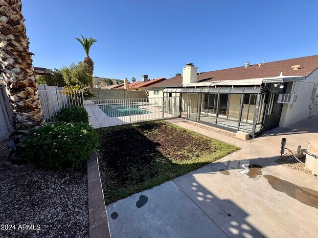 Building Photo - 10628 S 44th Pl