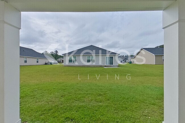 Building Photo - 105 Colonial Wy