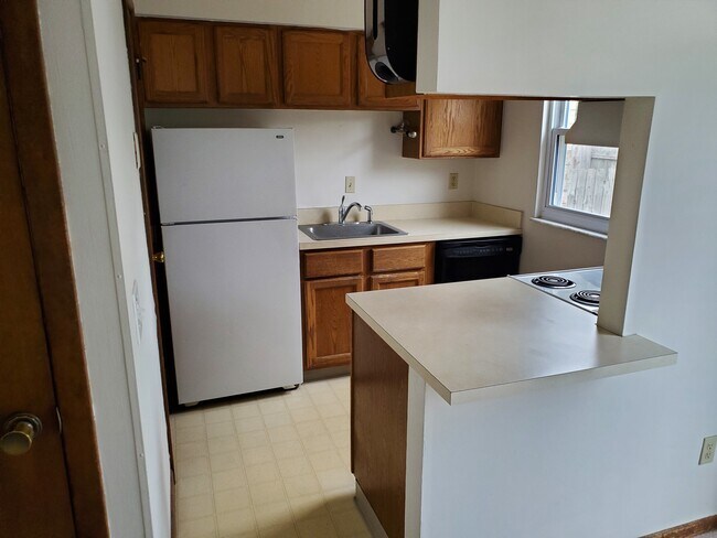 Building Photo - 2790 Mt Holyoke Rd