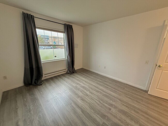 Building Photo - Secure Downtown Oakland 2 BR,2 BA with Garage Parking, EV Charging