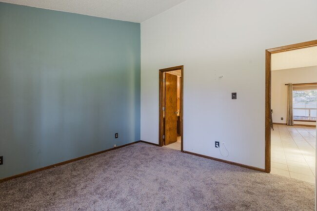 Building Photo - 217 Pinon Causeway