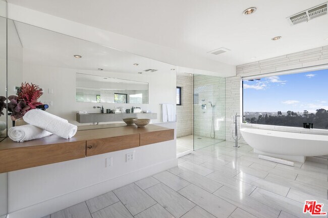 Building Photo - 1735 Summitridge Dr