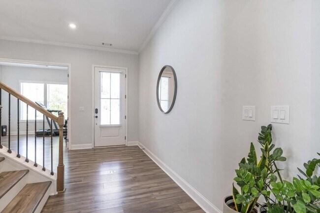 Building Photo - 2595 Whistler Wy NE