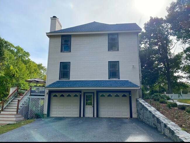 Building Photo - 340 River Rd
