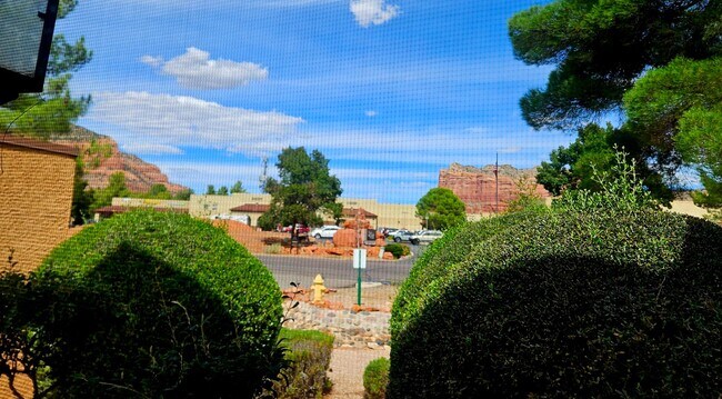 Building Photo - 65 Verde Valley School Rd