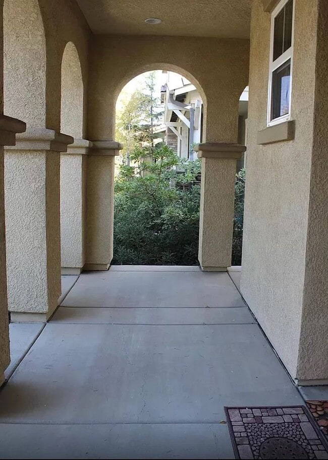 Building Photo - Charming 3-Bedroom Home with Covered Patio and Modern Upgrades