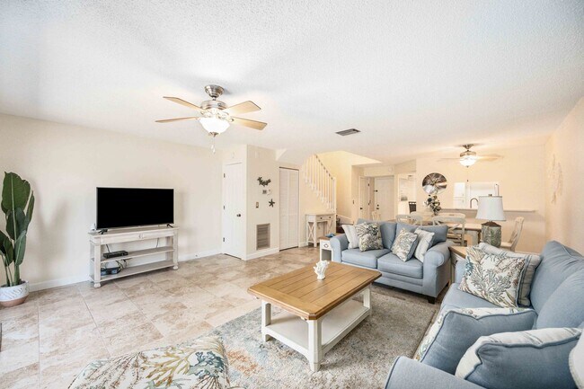 Building Photo - Seasonal or Annual 2 Bedroom, 2.5 Bathroom...