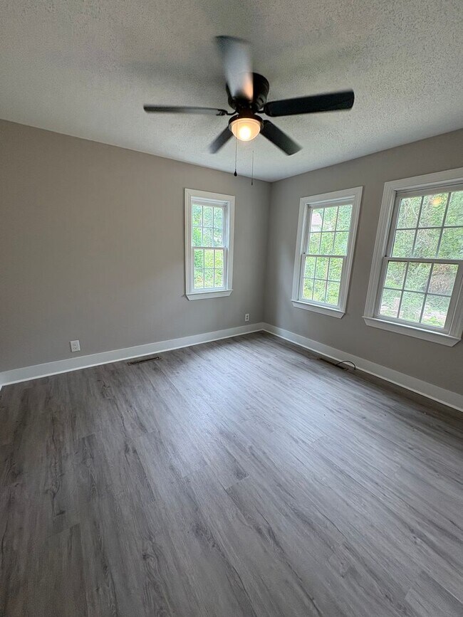 Building Photo - Lovely 3 Bedroom 2 Bath Home in Spartanburg