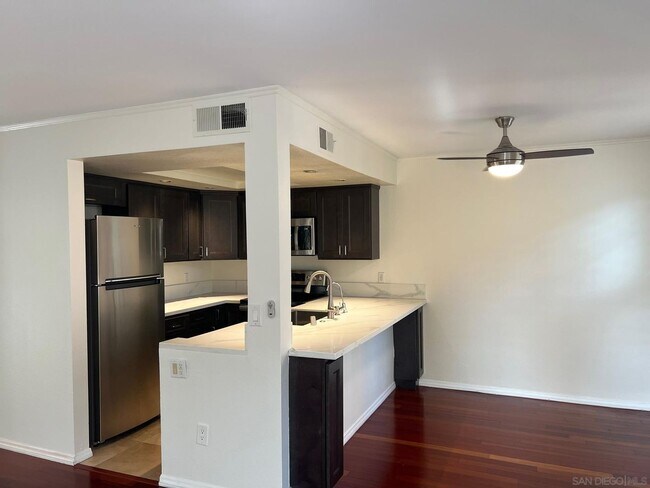 Building Photo - UPTOWN DISTRICT Ground Floor End Unit-2 Bedroom / 2 Bathroom-AVAILABLE NOW!
