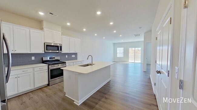Building Photo - 12 Fernhill Ln
