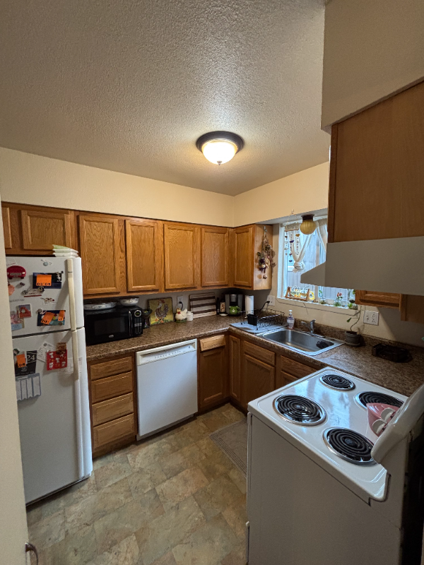 Building Photo - 403 E Thunderbird Dr