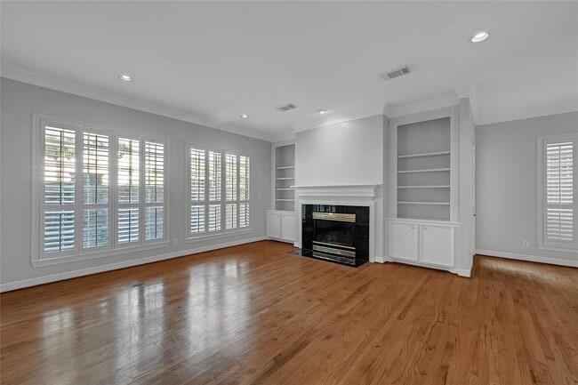 Building Photo - 2920 Saint St