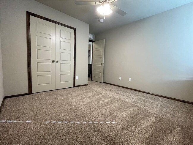 Building Photo - 2033 Sara Vista Dr