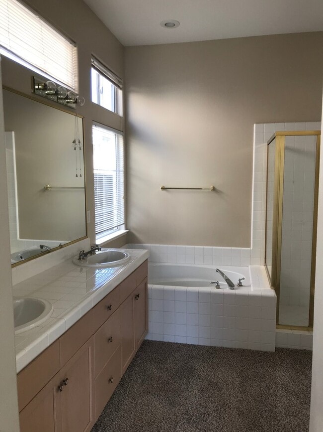 Building Photo - Single story located in a Gated Community!