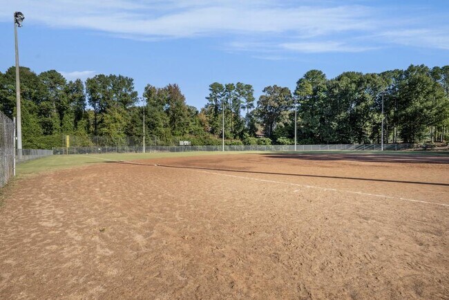 Building Photo - 612 Luckett Ct