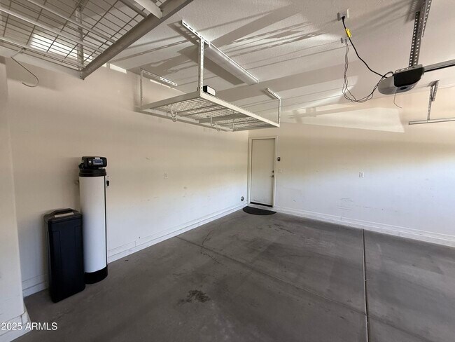 Building Photo - 888 E Aberdeen Dr