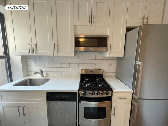 Primary Photo - 536 E 82nd St