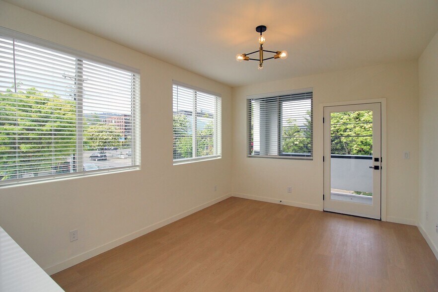 Building Photo - 7530 N Richmond Ave