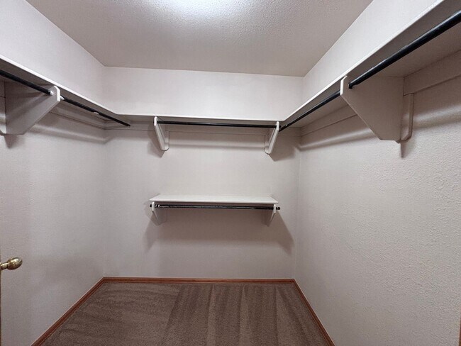 Building Photo - 4 Bed 3.5 Bath Home with Air Conditioning! - MileStone Real Estate Services - Available Now!