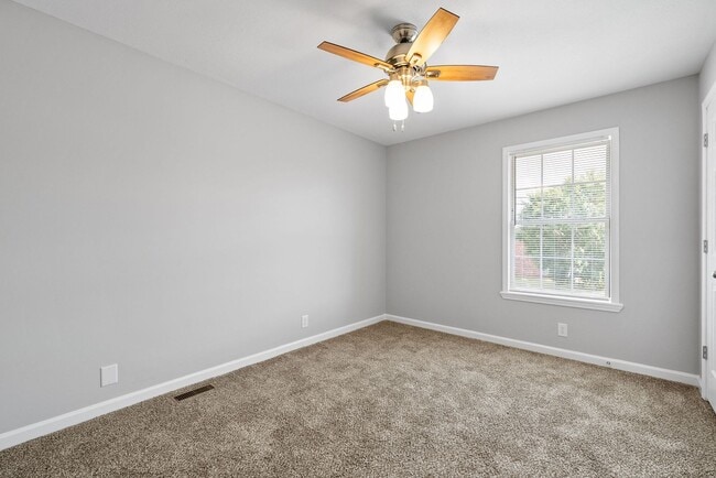 Building Photo - 2 Bedroom Pet Friendly Condo For Rent Near...