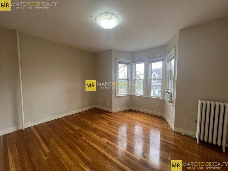 Building Photo - 76 Chestnut St