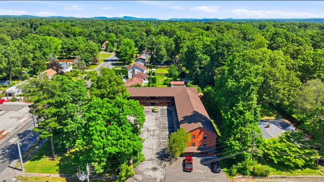 Building Photo - 643 Suffield St