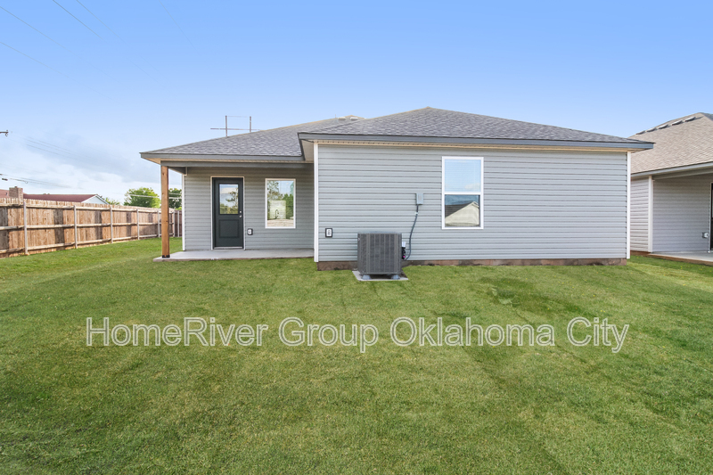 Building Photo - 3131 Valley Dr