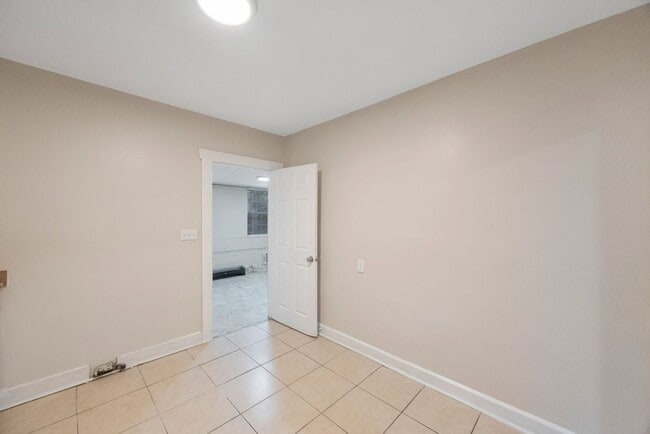 Building Photo - REDUCED  $25 App Fee  3bdrm/1bath home with large yard ** Section 8 OK *** $1795.00**