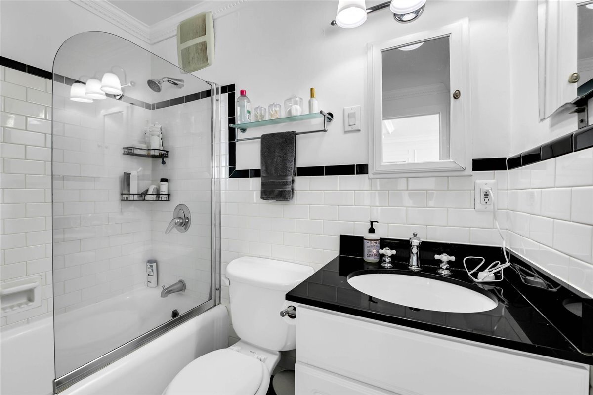 Building Photo - 2900 E Jefferson Ave