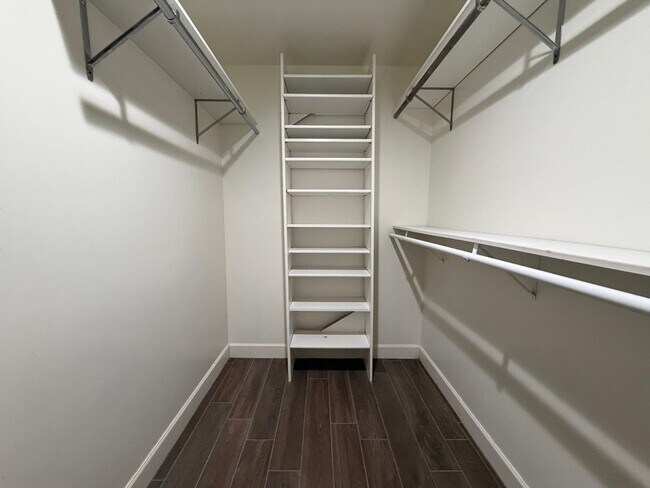 Building Photo - 5337 E Thunderbird Rd