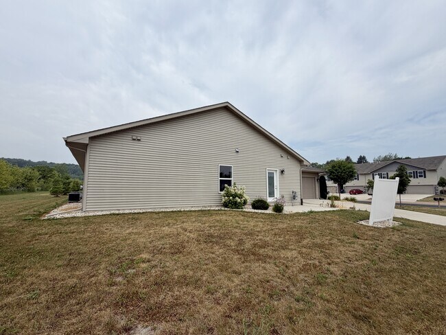 Building Photo - 624 McKay Way