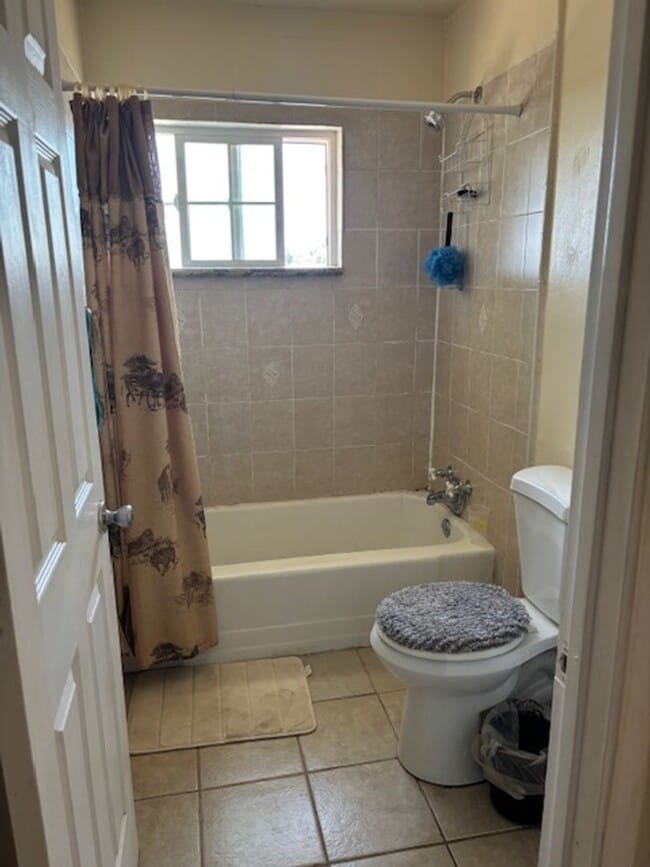 Building Photo - Updated charm and space in this 2 bedroom ...