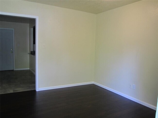 Building Photo - 1530 Melrose Dr