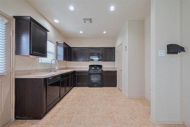 Building Photo - 1810 Emerson Ridge Dr