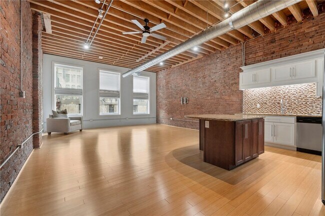 Building Photo - 951 Liberty Ave