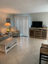 Building Photo - 10125 Manatee Ave W