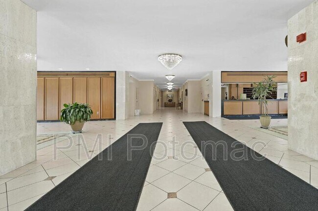 Building Photo - 10201 Grosvenor Pl