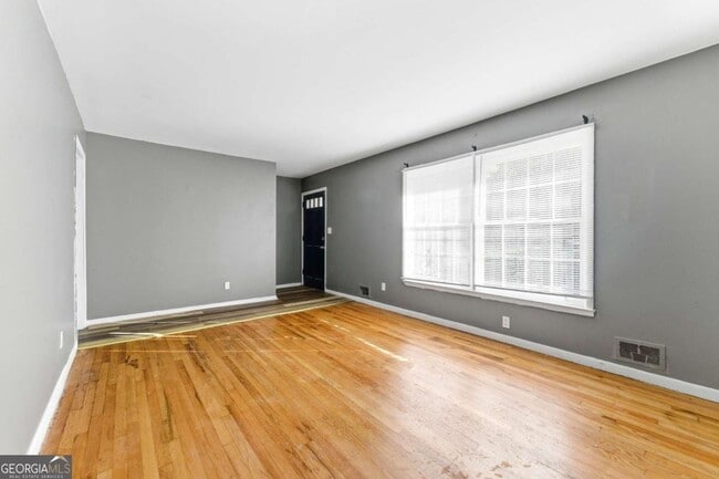 Building Photo - 1961 Valley Ridge Dr SW