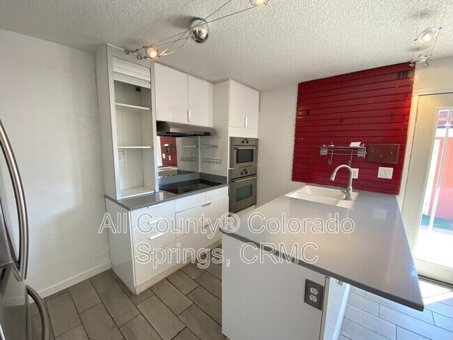 Building Photo - 218 W Rockrimmon Blvd